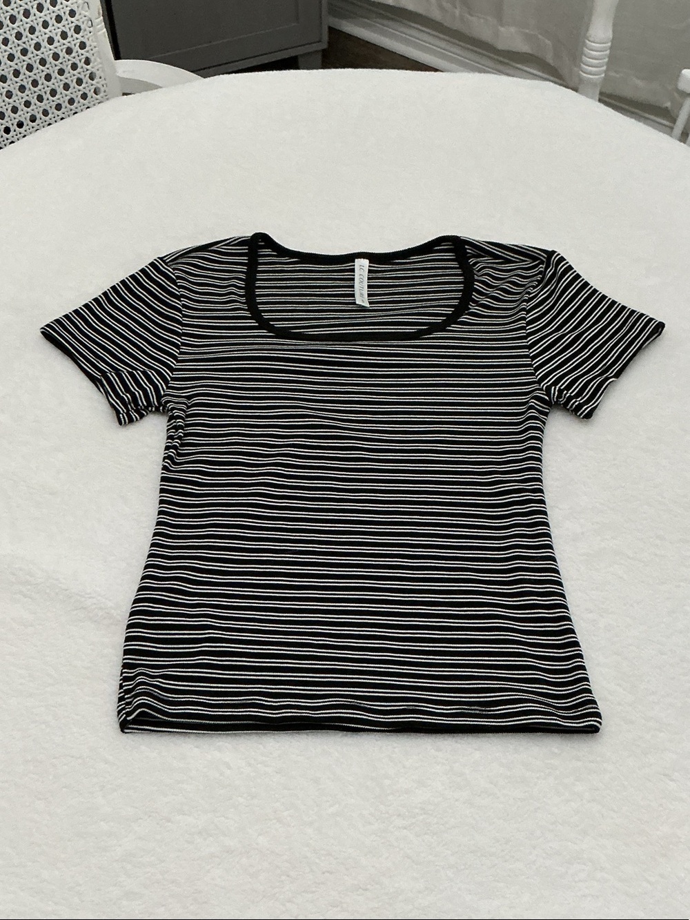 Striped Scoop Neck Short Sleeve Tee in Black and White